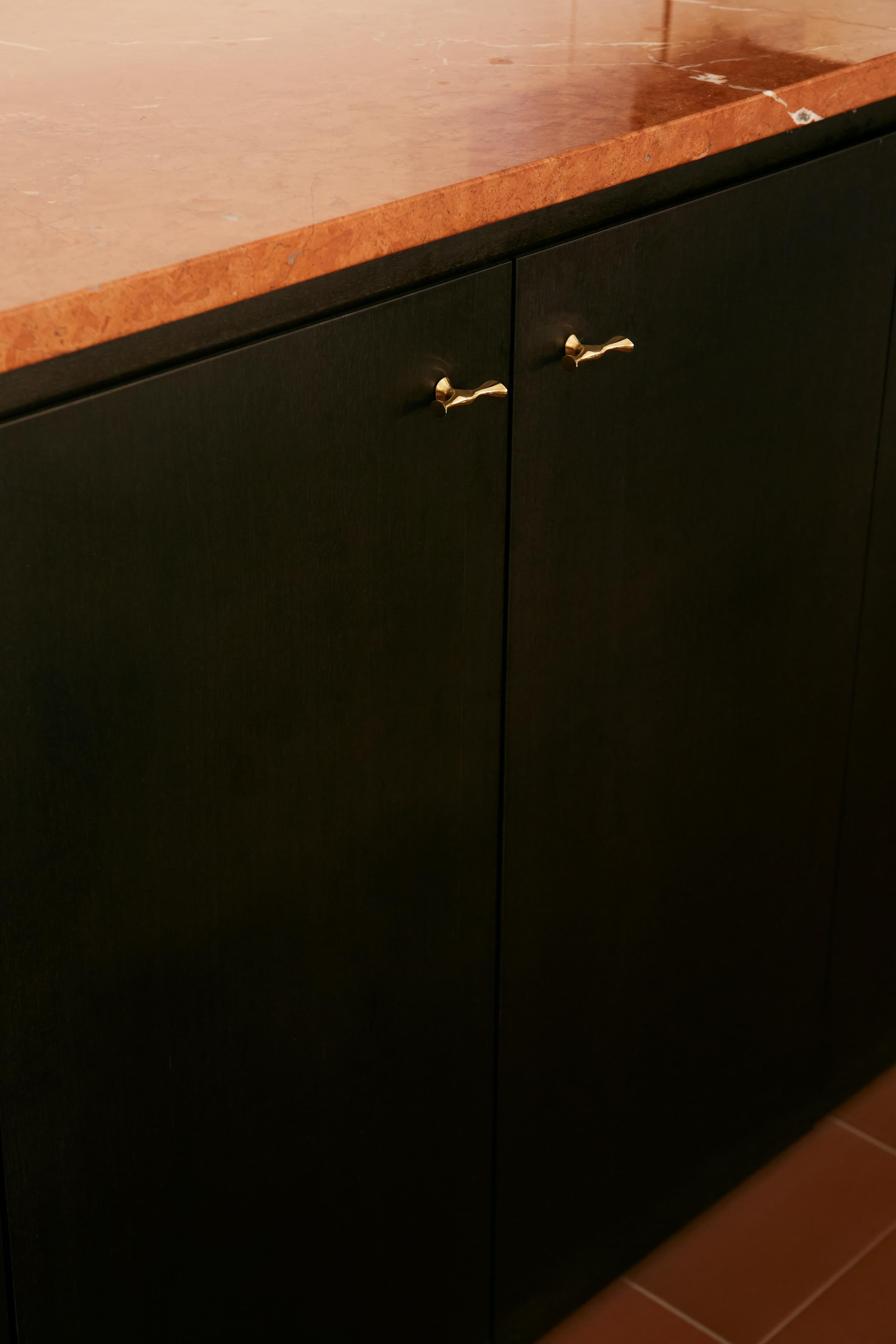 BATLLÓ BUTTERFLY KNOB