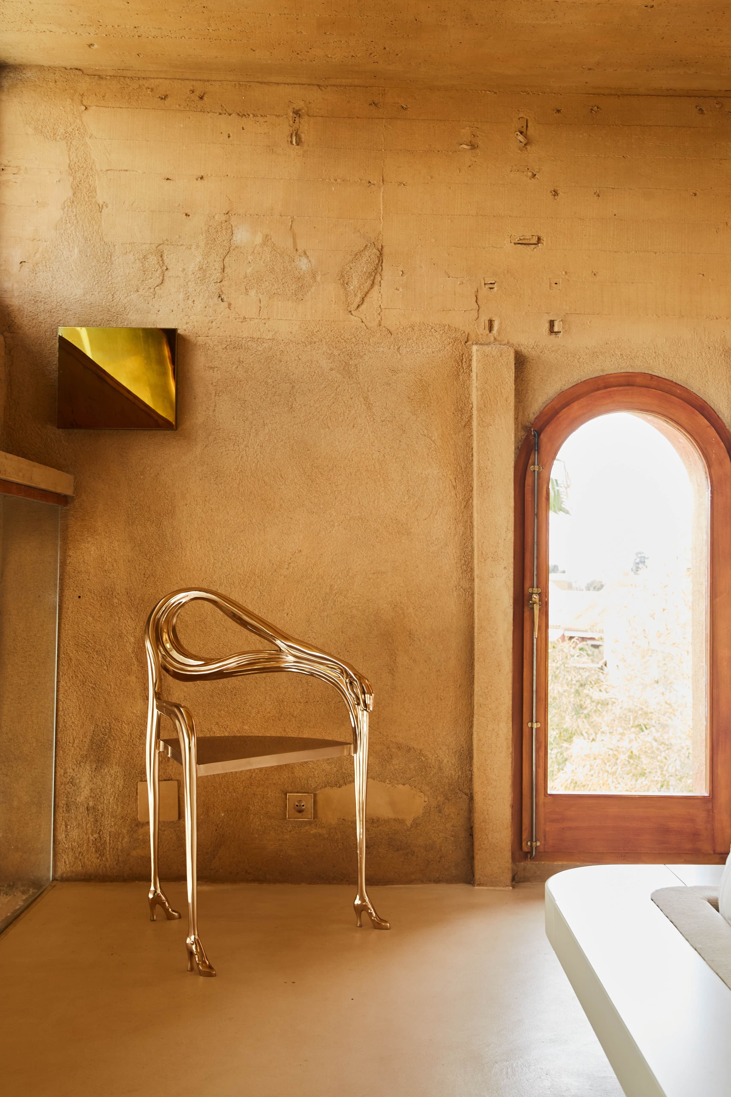 LEDA SCULPTURE-ARMCHAIR