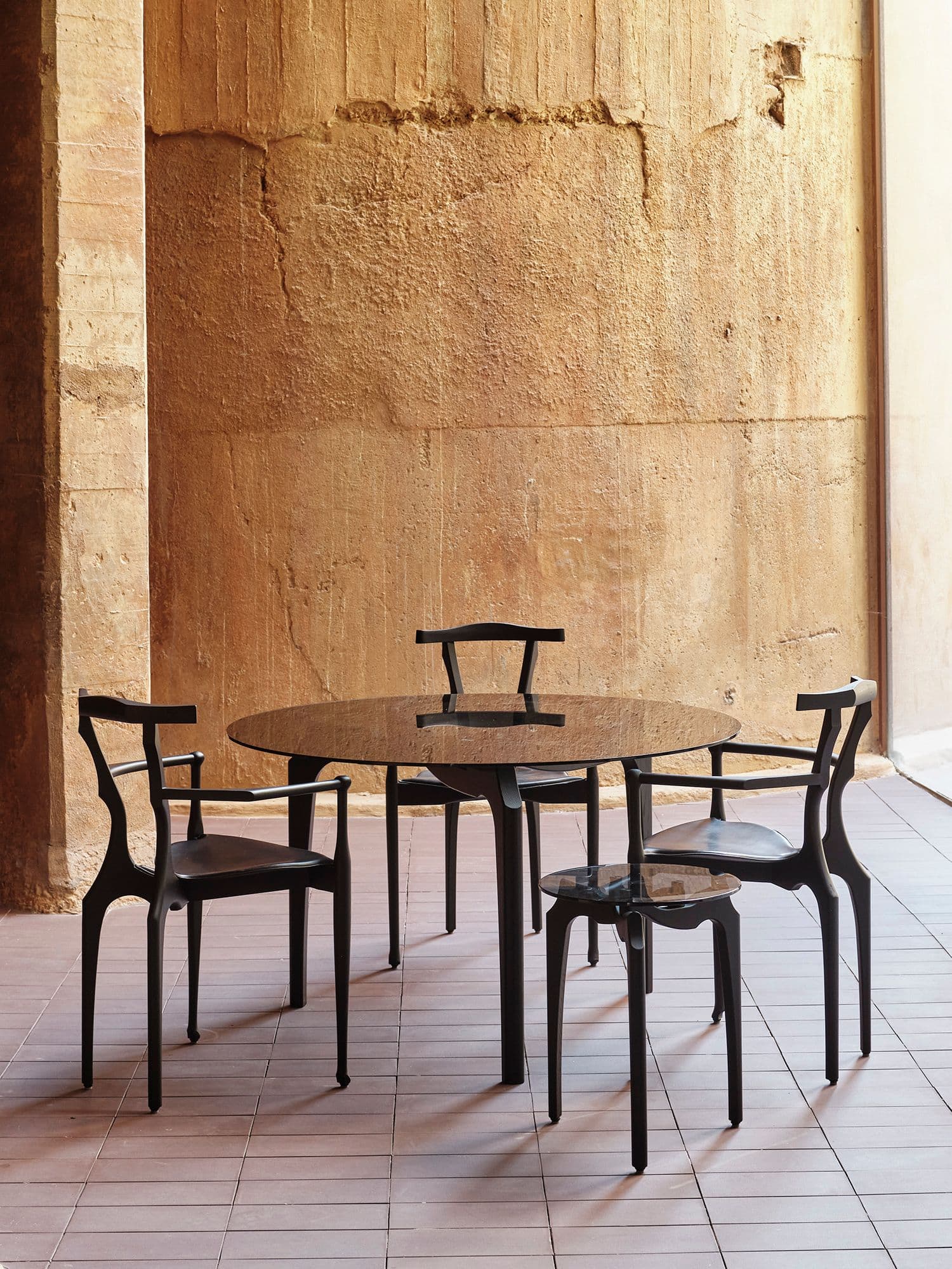 CARLINA DINING TABLE ROUND